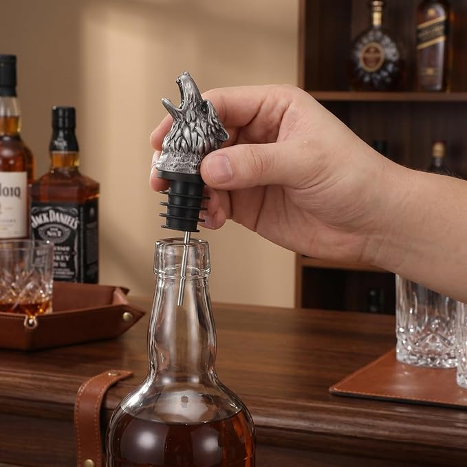 MAGICLULU Wine Aerator Pourer Wolf Head Spout Bottle Pourers Stainless Steel Animal Bar Liquors Bottle Pourer Animal Decorative Liquors Stopper for Red Wines Whiskey Silver
