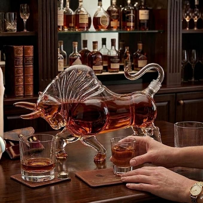 Charging Bull Decanter El Matador Wall Street Bull Charging Head Forward Animal Bullfighter Liquor Decanter for Bourbon Whiskey Scotch Zodiac Shape Clear 1000ml Dispenser Unique Bar Gift, Men Office