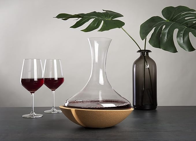 Vacu Vin Swirling Wine Decanter – Rotating Wine Aerator Carafe with Swirl Base – Enhances Flavor & Aroma – Elegant Glass Design – 750ml Capacity – Unique Wine Accessory for Entertaining