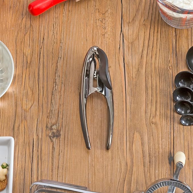 Curved Zinc Alloy Handheld Manual Can Opener with Large Easy Turn Knob by Home Basics | Non-Slip Grip Handles | Sharp Cutting Wheel | Essential Kitchen Tool